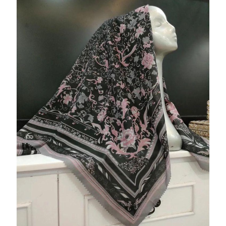 Segi Empat Motif Thania Series