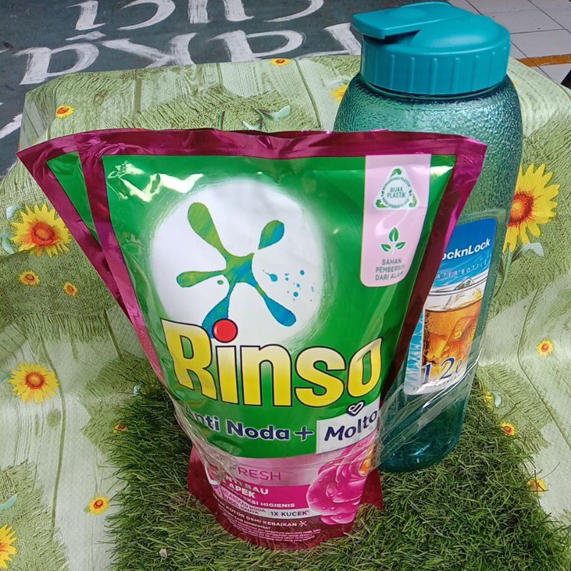 Rinso Cair 700ml Paket Duo Free Botol Lock n lock