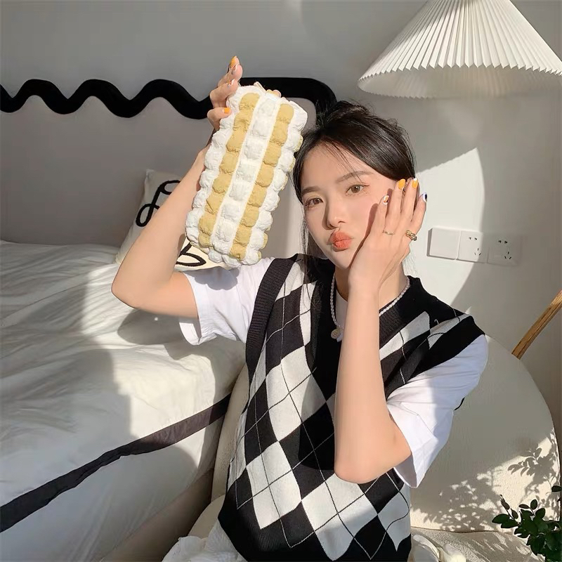 

Little Daisy Crumpled Grid Pencil Case /Tempat Pensil Empuk Lembut / Korean Pencil Case Import /