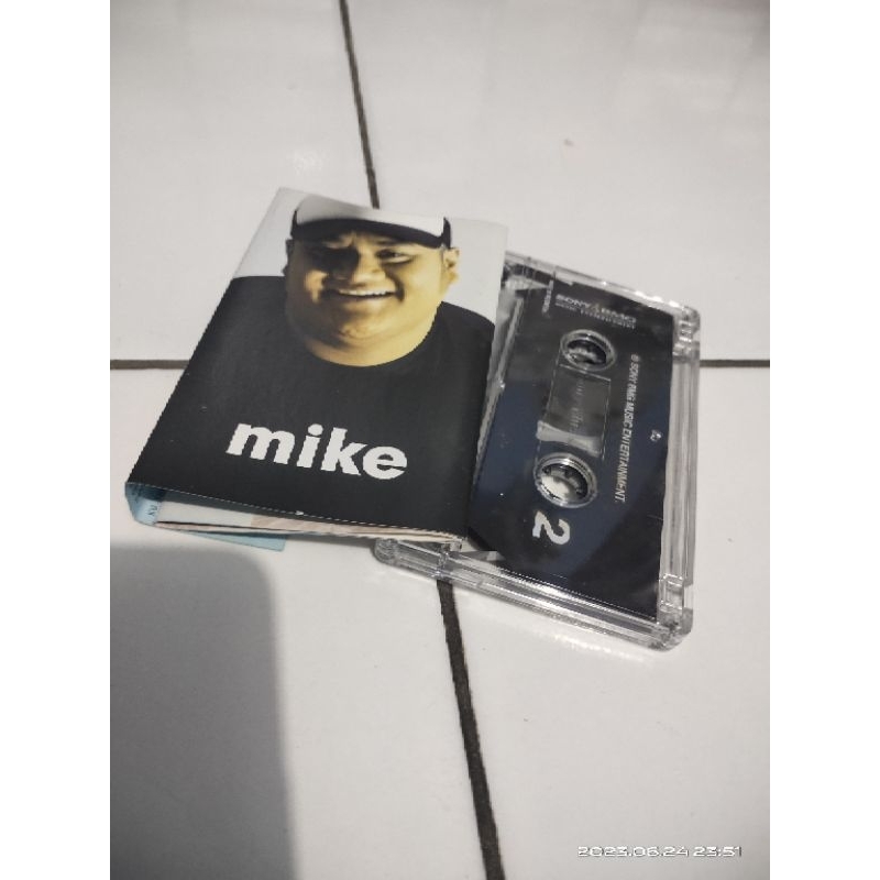 kaset pita mike mohede