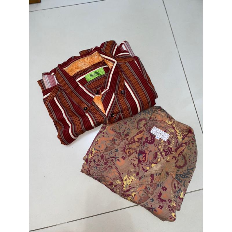 Kemeja Motif Vintage