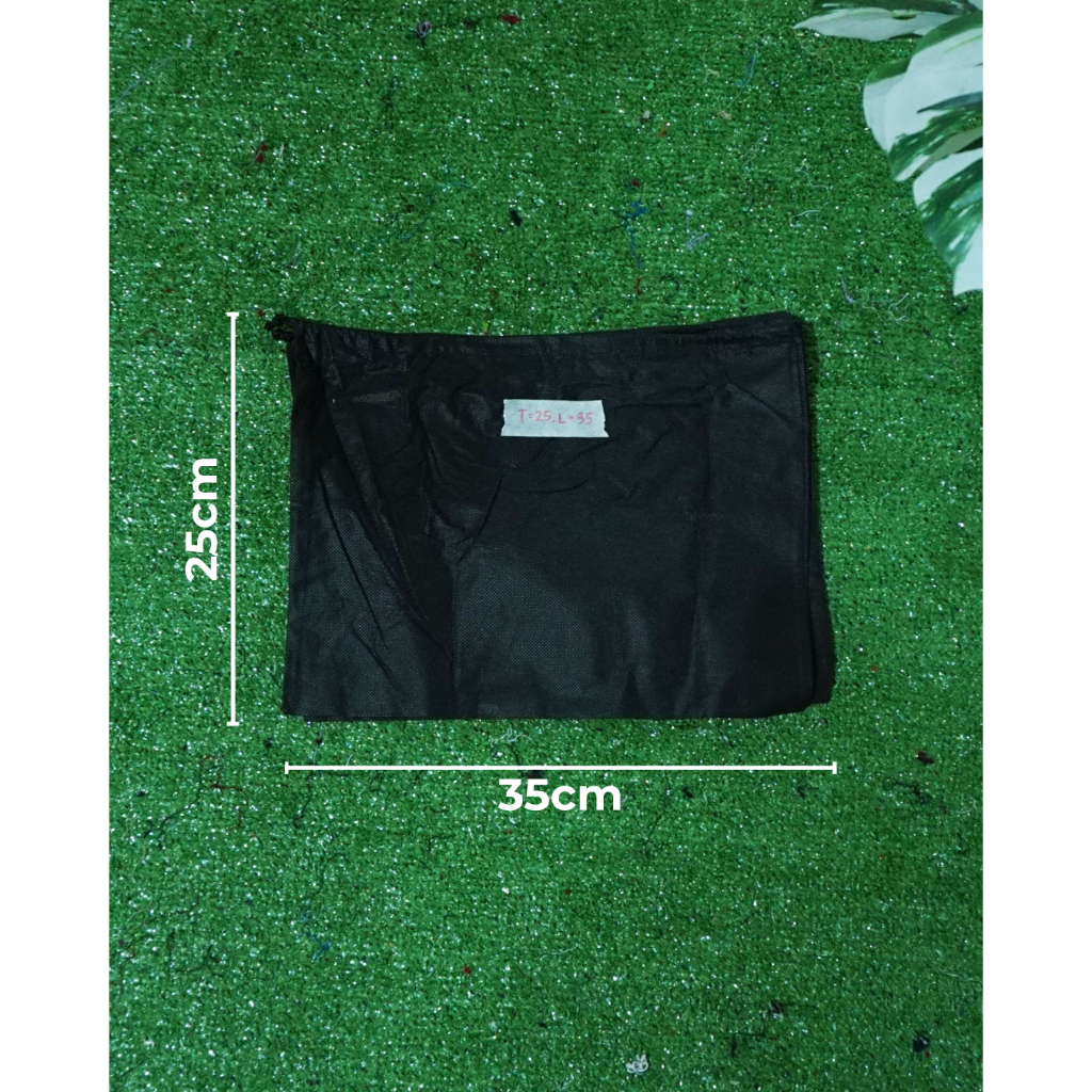 Dustbag 35x25cm Pouch Tas Serut Spunbond Cover Pelindung Serbaguna