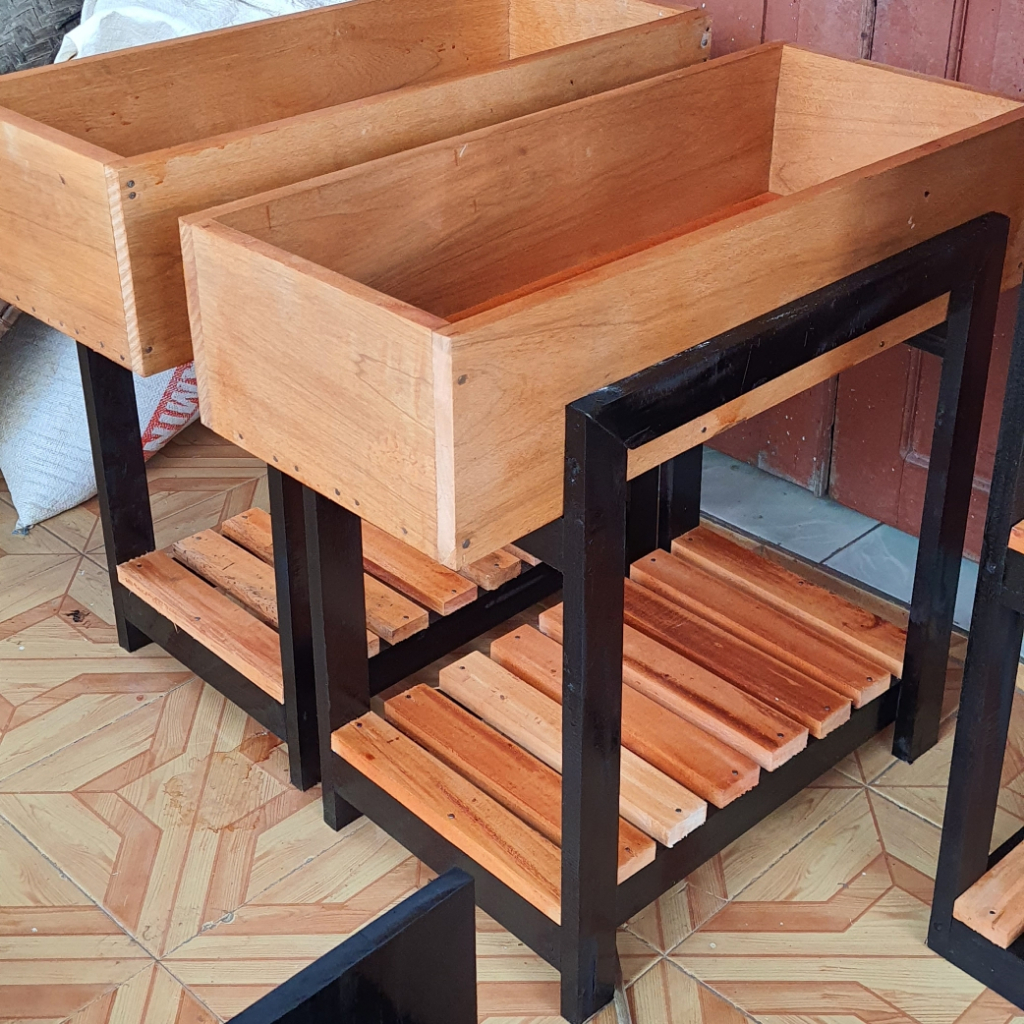 Rak tanaman display sekat ruang