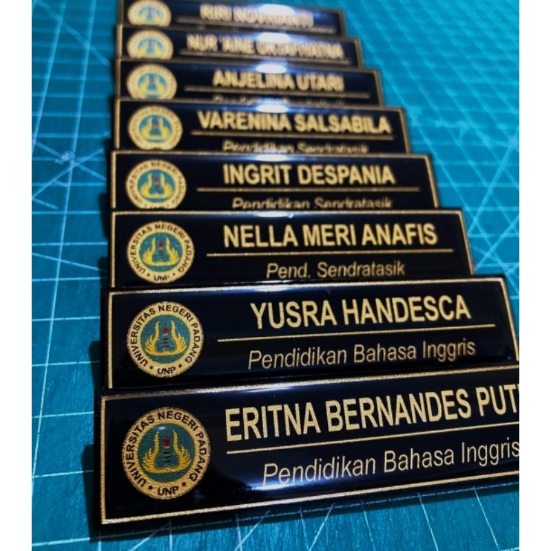 

Name tag/ Nama dada/akrilik/Peniti/Magnet