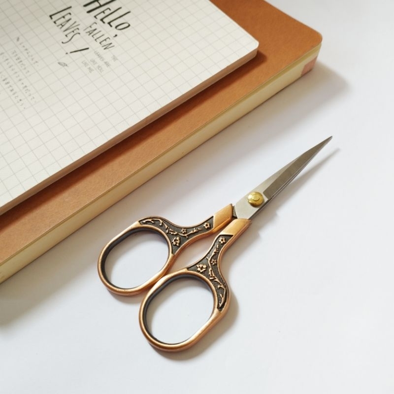 

Gunting Vintage Sedang