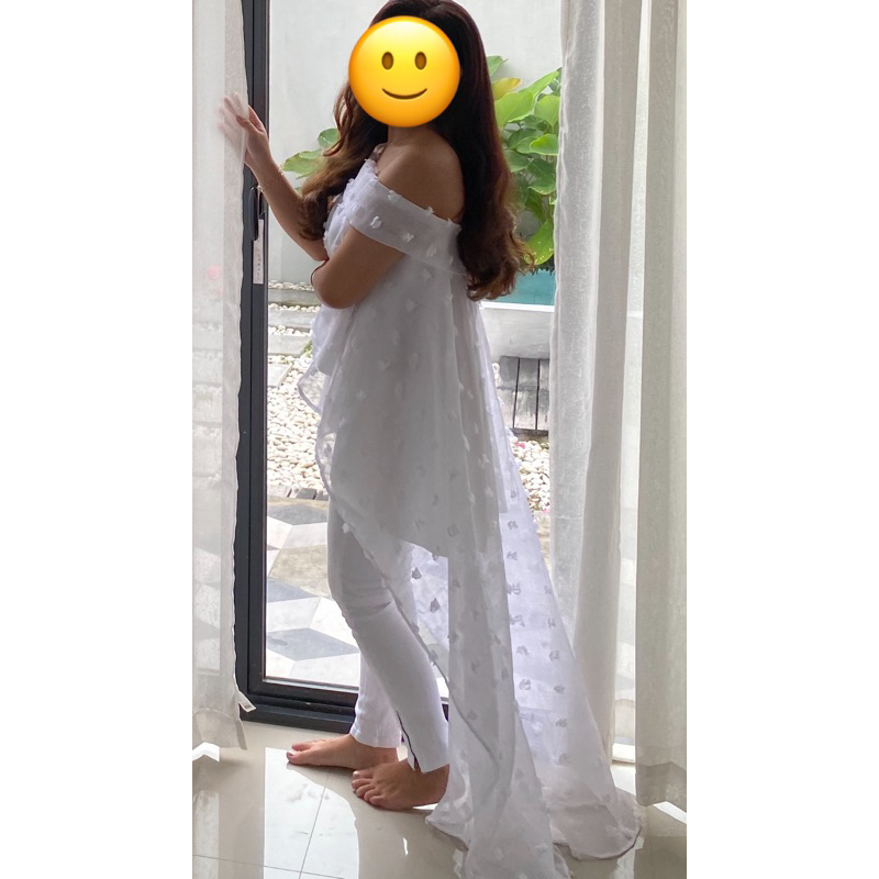 Kaylee off shoulder long top CARA Woman Preloved white top white dress