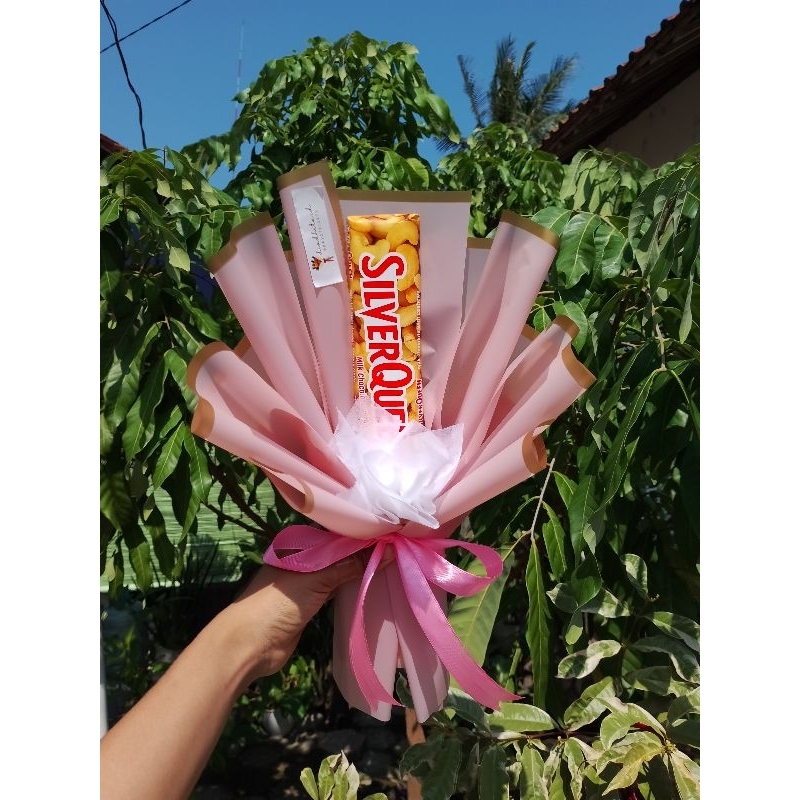 

SINGLE SILVERQUEEN by@diadhita.id