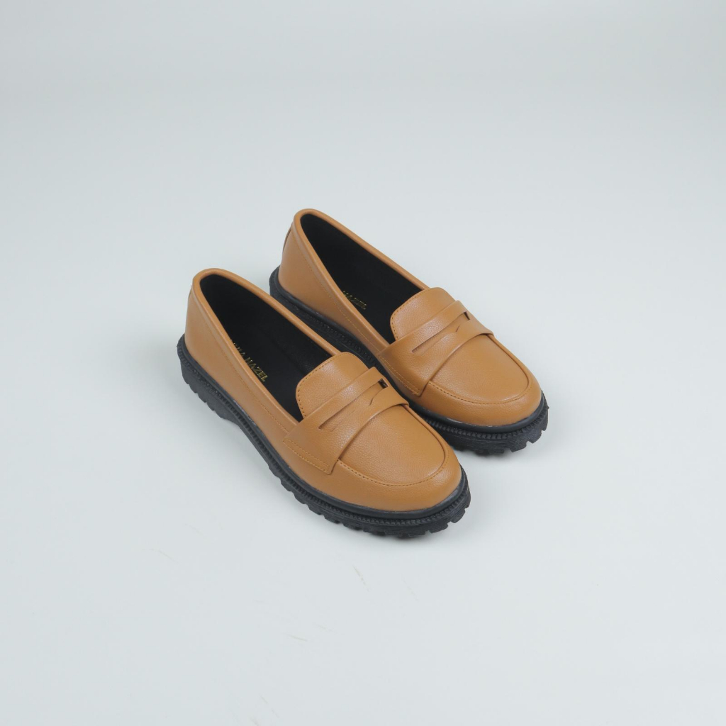 Livia Hazel Sepatu Docmart Wanita / Loafers Wanita DC04