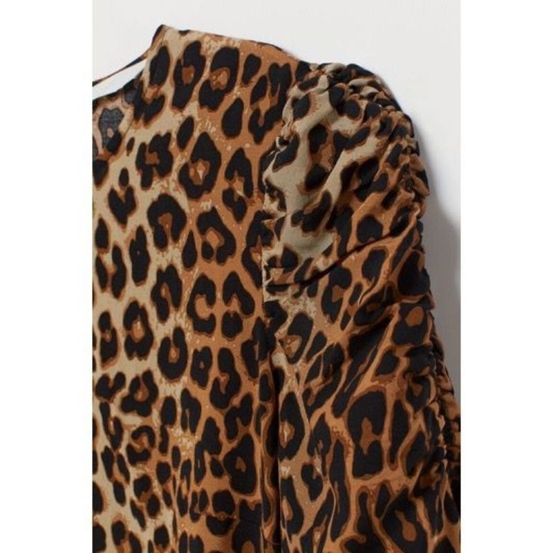 Hnm ruched Leopard Short sleeve Blouse