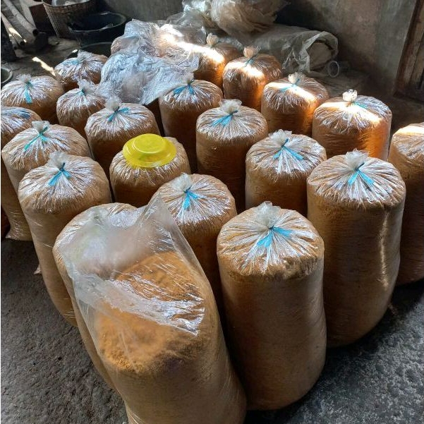 

pink Serundeng Kelapa Khas Ciamis 0,6 kg - Srundeng Rasa Sari Ayam Makanan Oleh oleh khas Ciamis