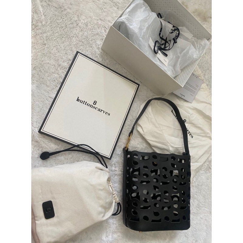 Clea Bucket Bag Buttonscarves Black