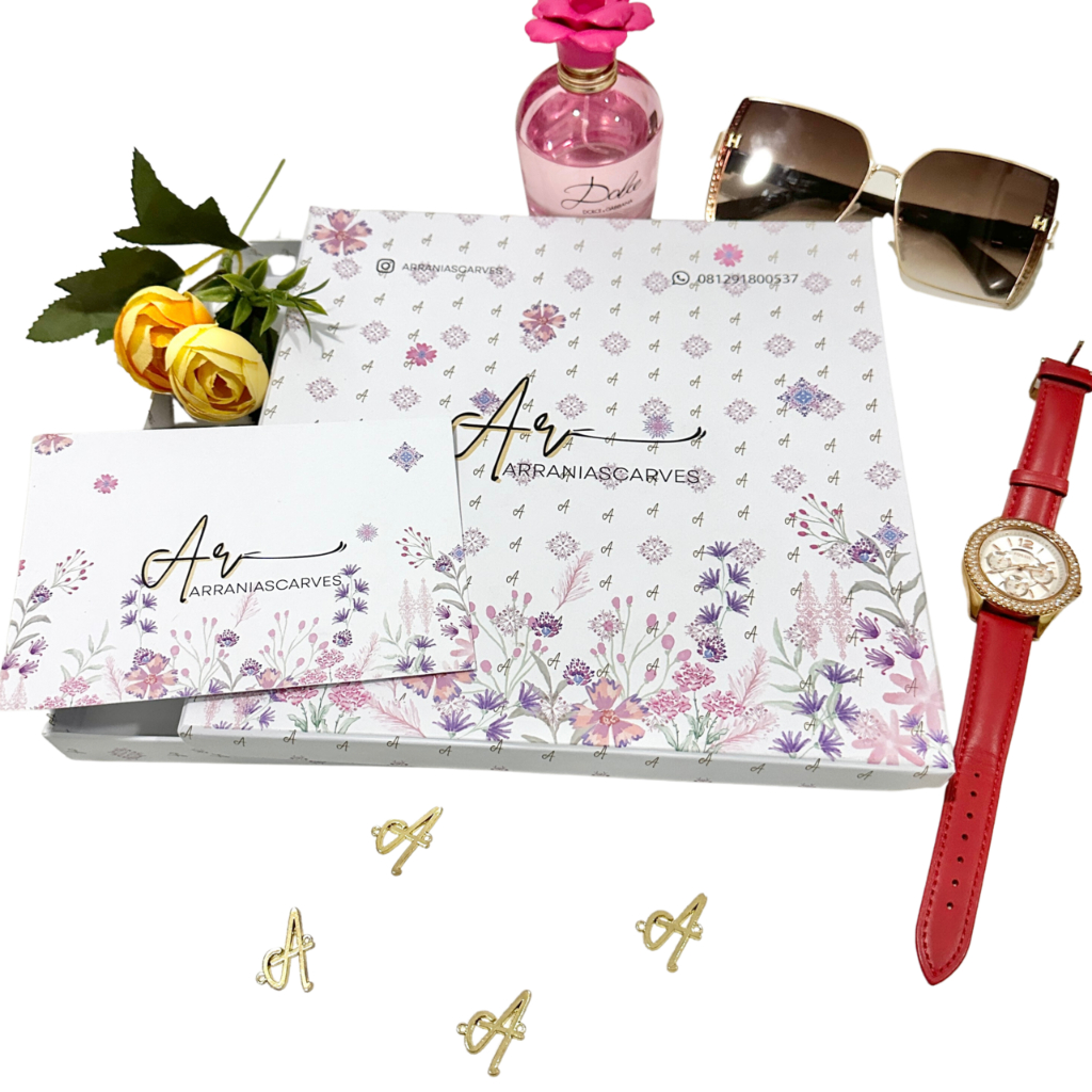 

Hard Box- Packing 23x23x3 Exclusive cocok untuk kotak Hadiah atau Hampers