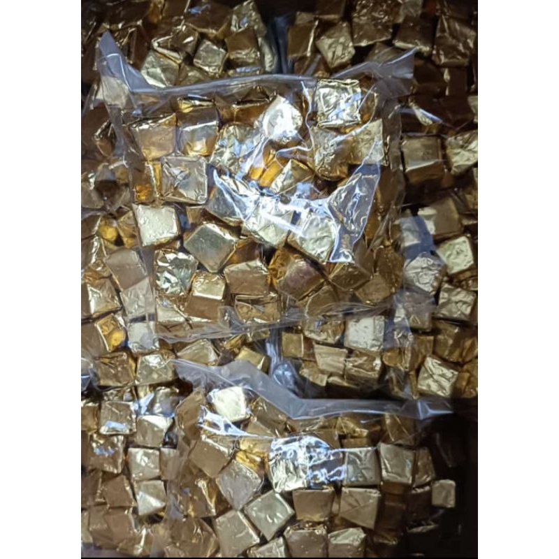 

Coklat Piramid Rasa Enak berat 500 gr