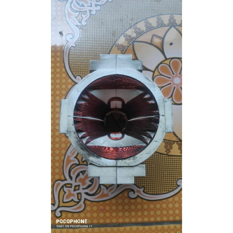 YOKE/KONDE TV POLYTRON FLAT leher besar