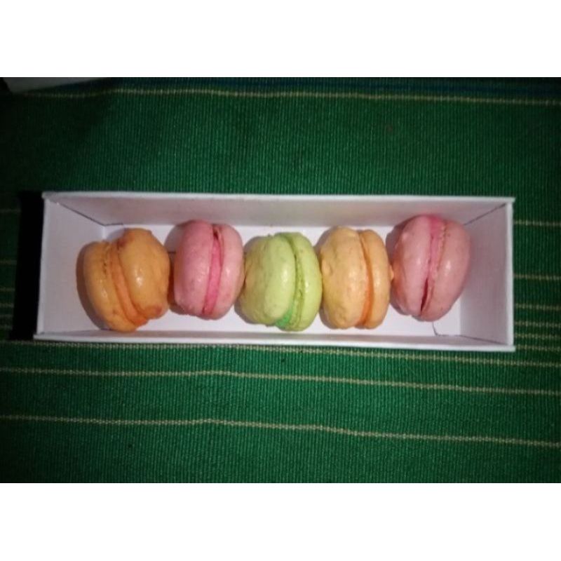 

BABY MACARON ISI 5 PCS