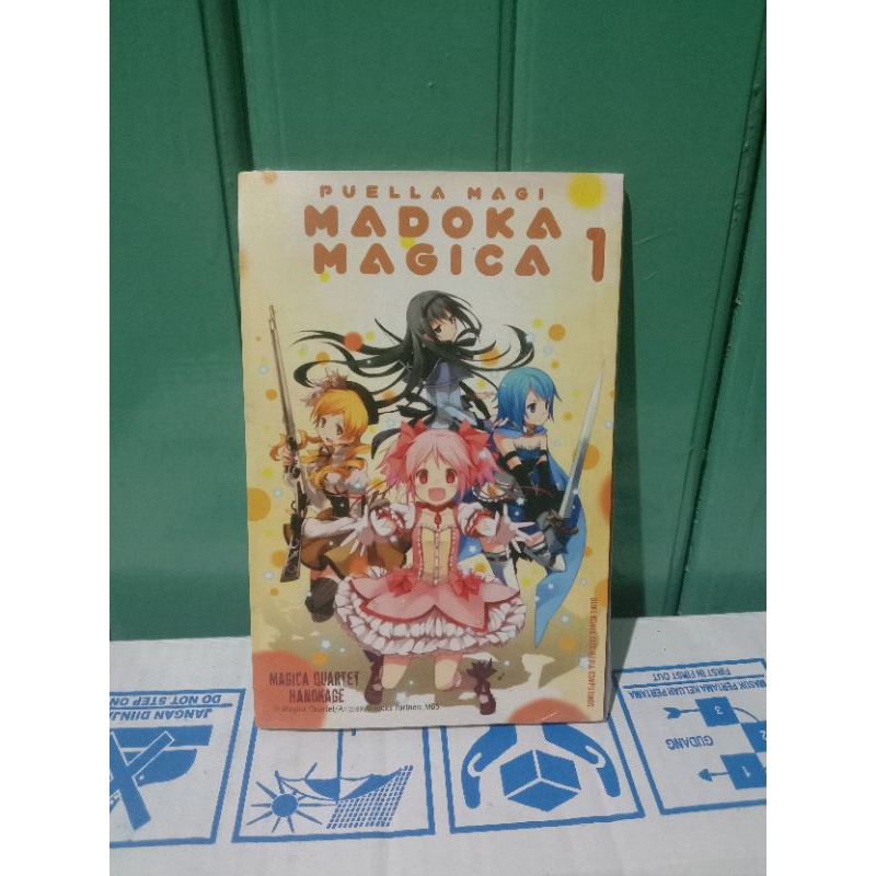 Komik puella magi Madoka Magica 1 segel / komik puella magi Madoka Magica vol 1 segel