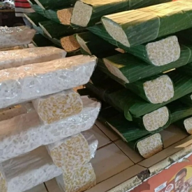 

Tempe Segar Bungkus Daun / Plastik Per Potong