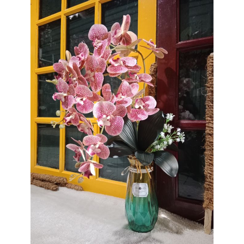 Rangkaian anggrek vas kaca warna