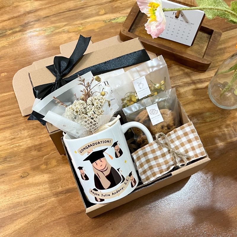 Mug Custom Nama Karakter Hadiah Wisuda