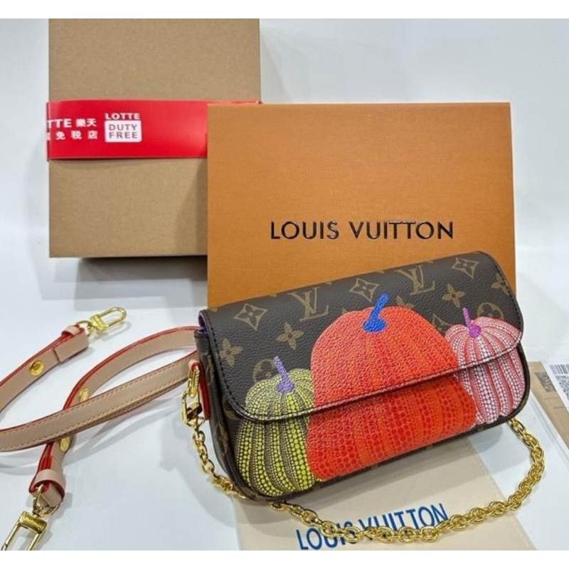 

TAS HOBO LABU AMPLOP UK23+BOX