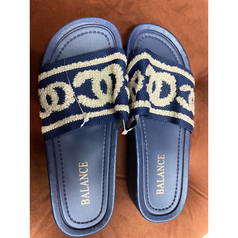 Sandal wedges balance