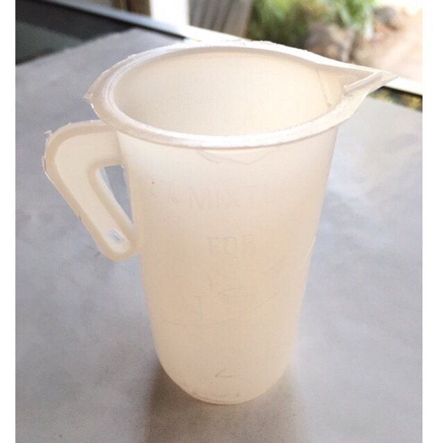 Gelas Takaran Oli Samping Vespa