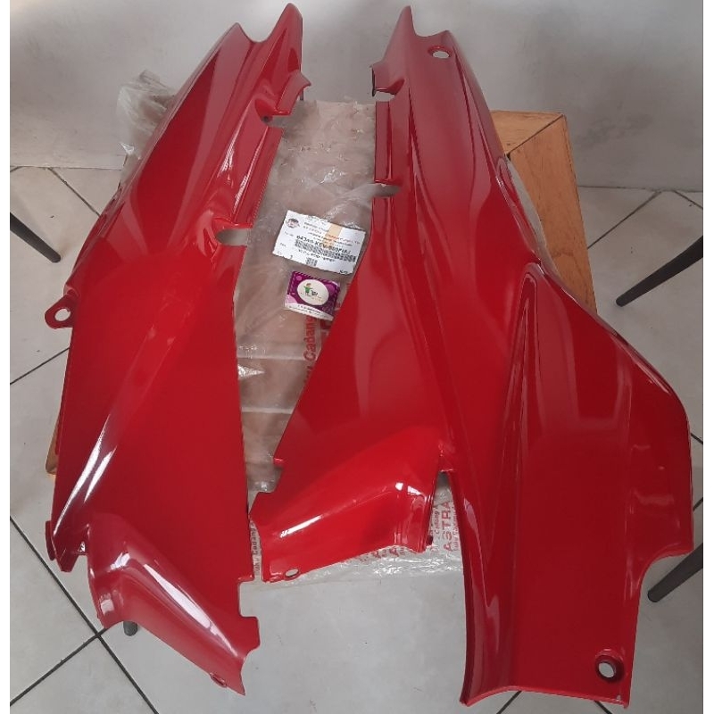 Cover Body Belakang Kanan Kiri Supra X 100 Fit Merah Original AHM