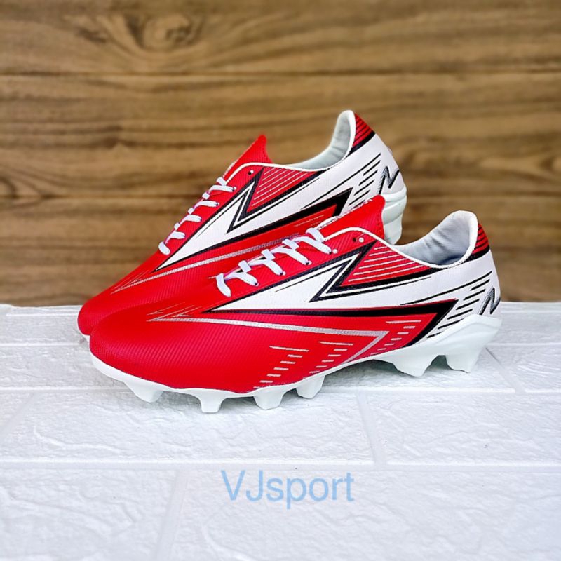 sepatu bola spces hyper merah terbaru