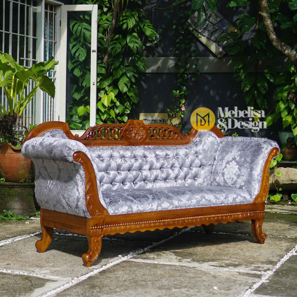 Sofa Ukiran Jepara Depan TV Ruang Keluarga