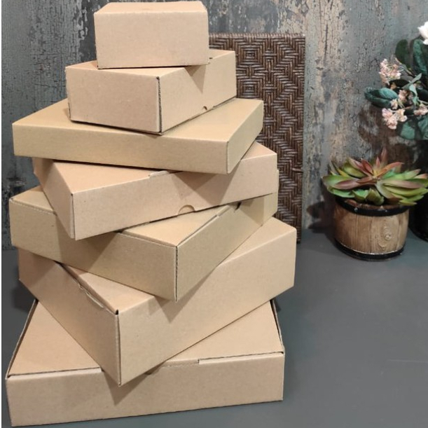 

(Khusus Kota Batam) Per 4 pcs / 4 Box Hampers Gift/ kotak kado / kardus polos warna coklat Box Hadiah/ Box Hampers Murah