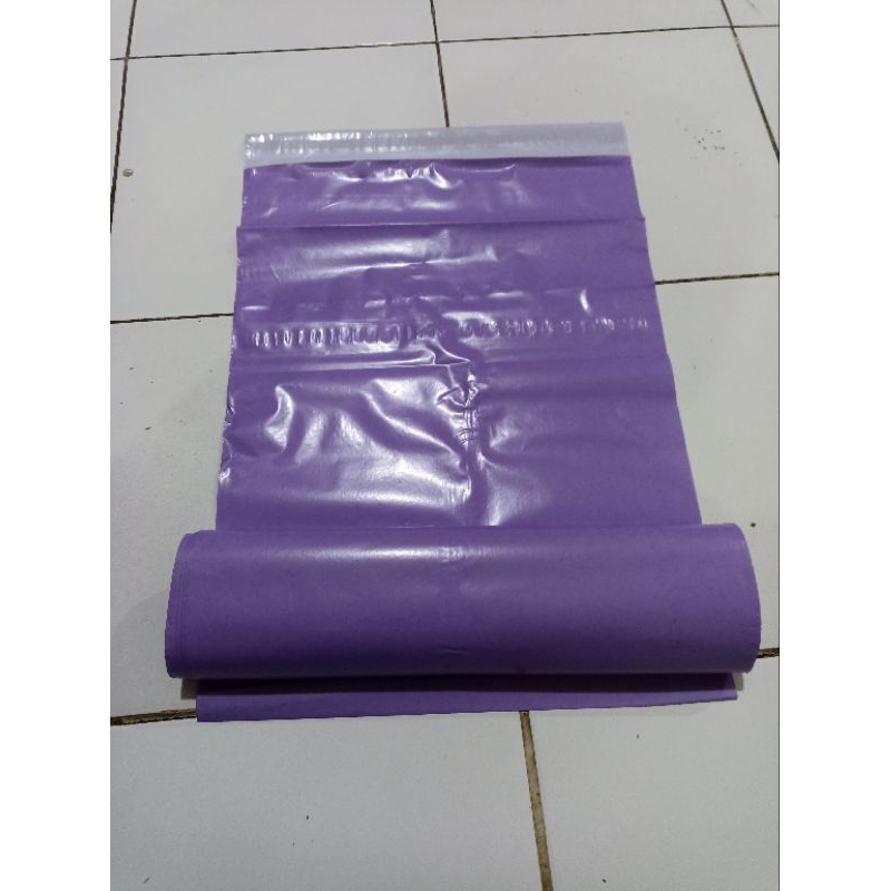 

plastik packing polymailer 35x50 isi 50 ungu dan hitam