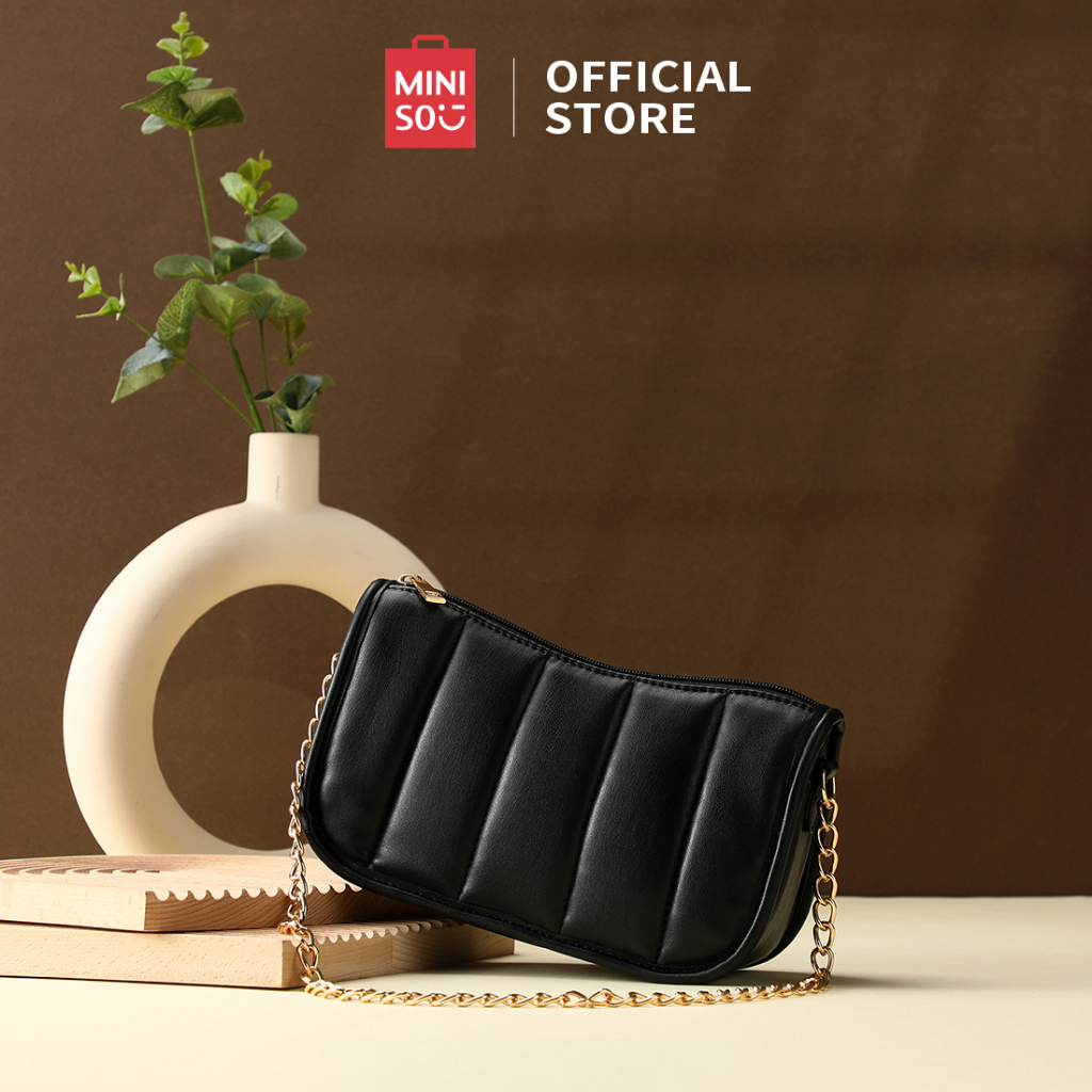 MINISO Tas Bahu Wanita Kapasitas Besar Dengan Rantai Bahan Kain Lembut Tas Ketiak Rantai Kasual