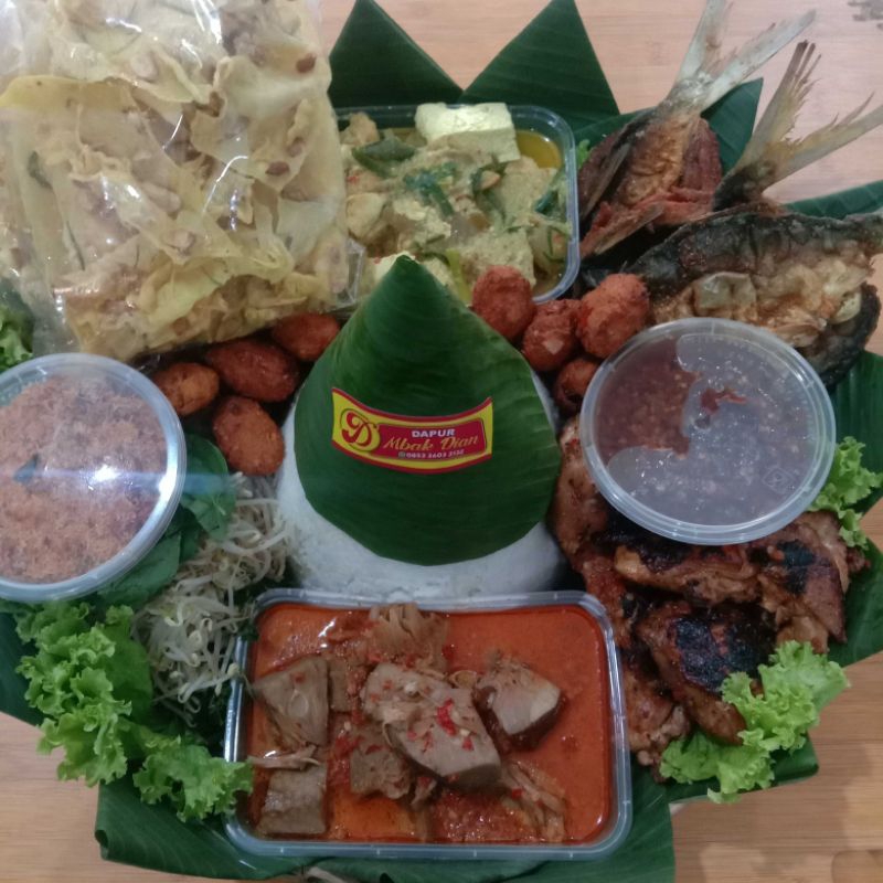 

Tumpeng brokohan/pindah rumah 10 orang