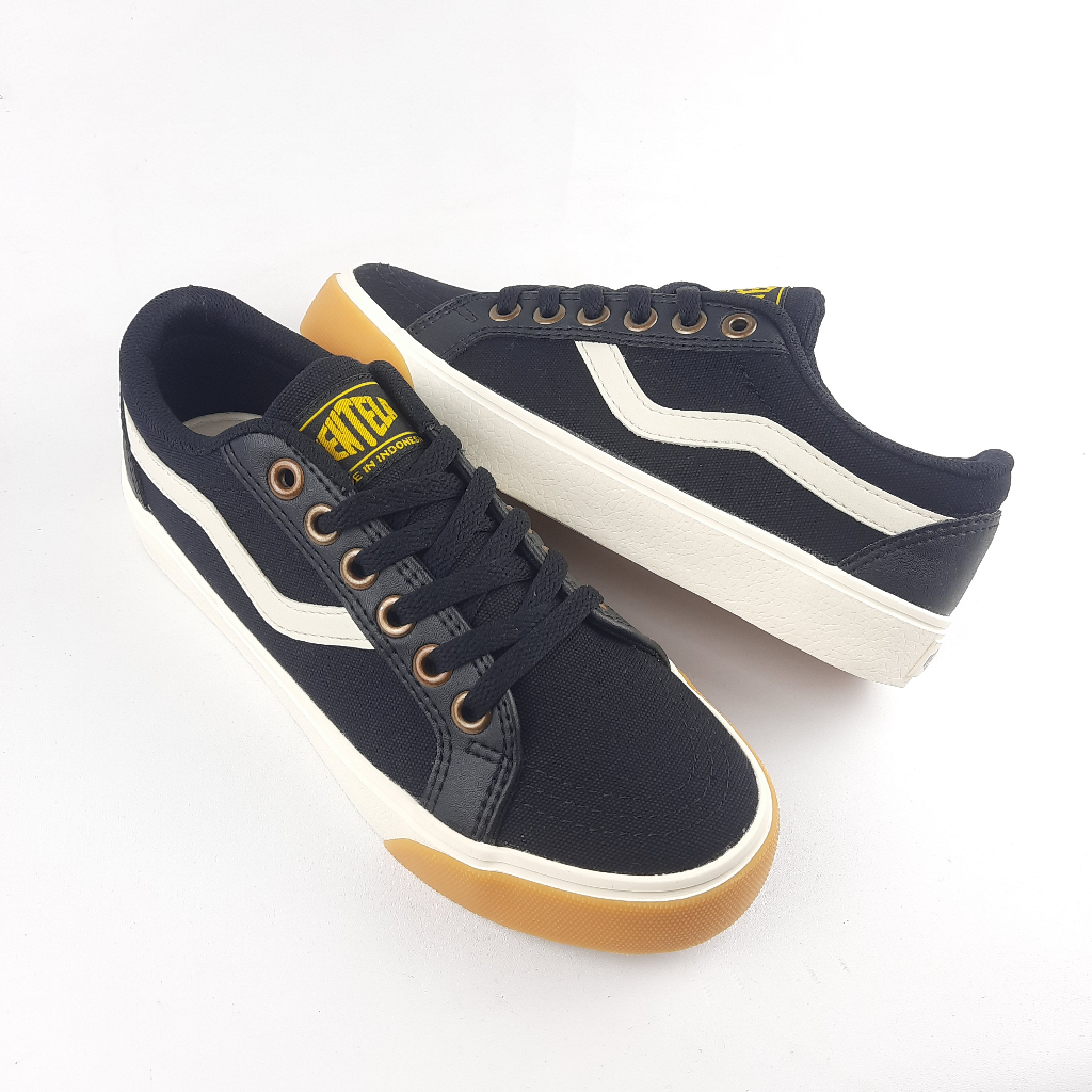 Sepatu Sneakers Canvas Unisex Ventela Republic Low 37-43