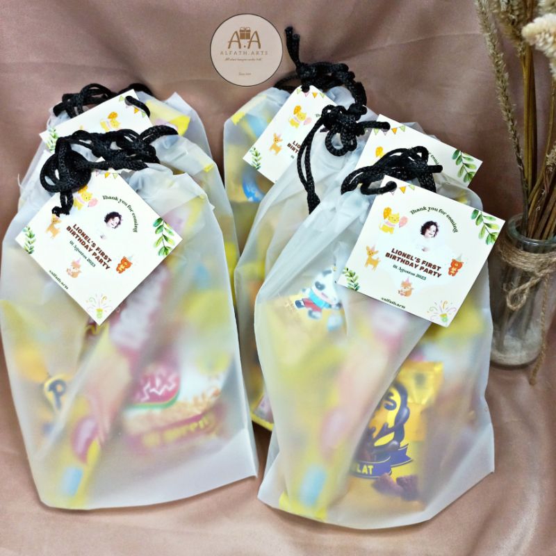 

Snack ultah / snack ulang tahun murah / bingkisan ultah murah / hampers snack murah