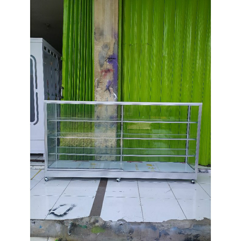etalase kaca ukuran 2 meter / etalase kaca toko 2 meter