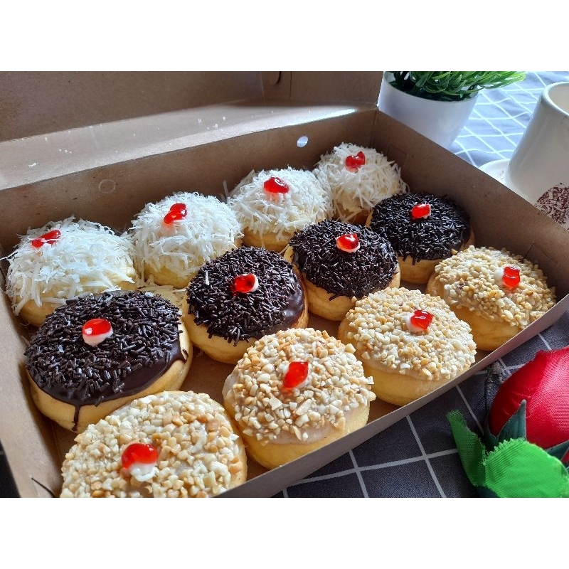 

Donat klasik 3 rasa isi 12 / Donat jadul/ Donat Keju,Coklat Meses, Kacang