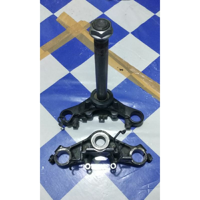 set dudukan shock segitiga honda cbr 150 new facelift bagian atas bawah original seken