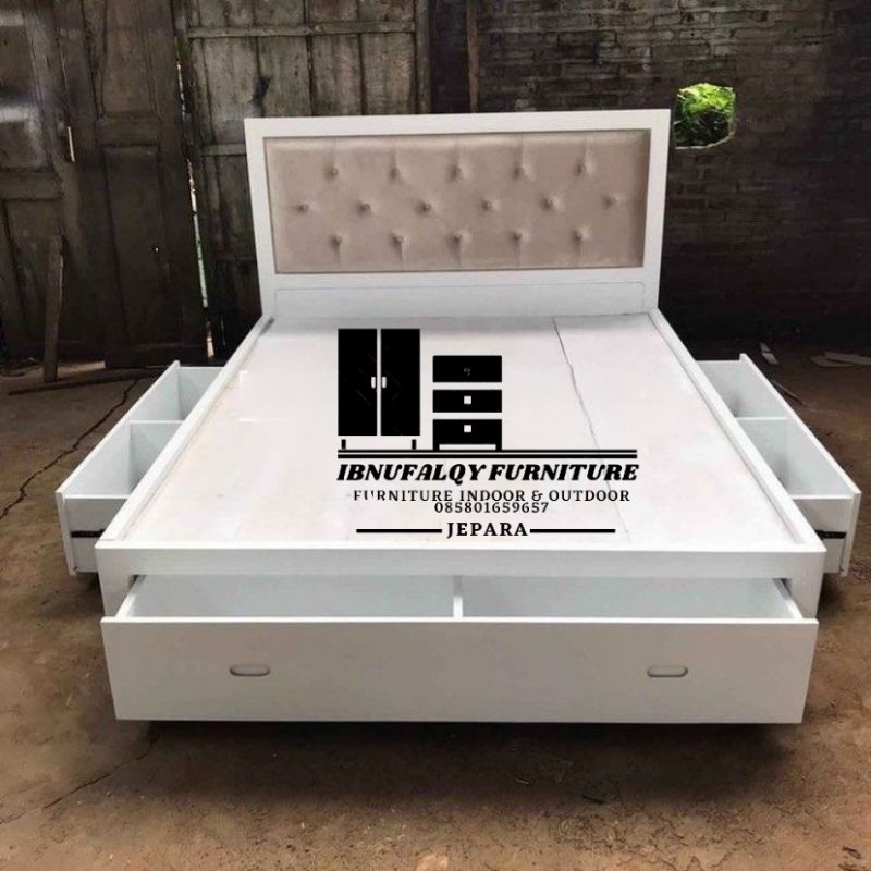 Dipan Tempat Tidur Minimalis / Tempat Tidur Minimalis