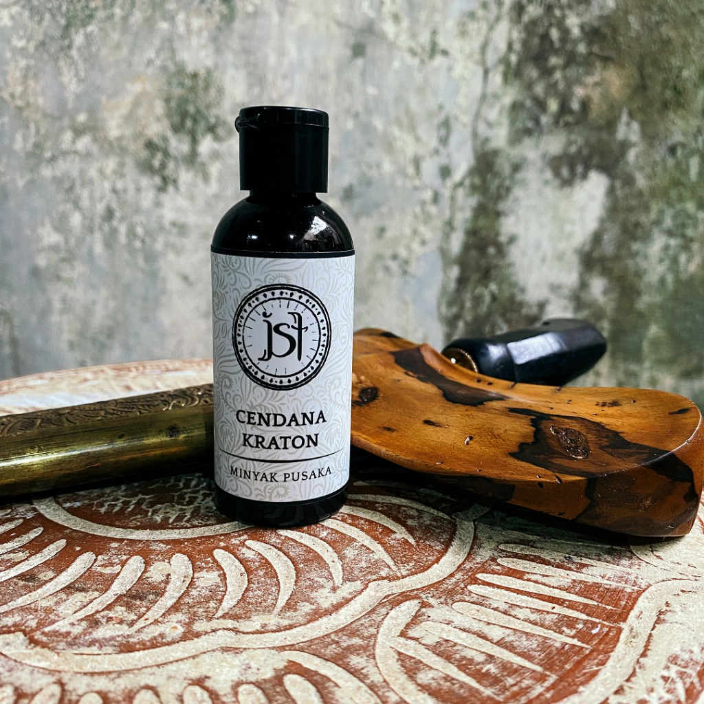 Minyak Pusaka Cendana Kraton Untuk Merawat Keris Dengan Essential Oil Asli Bukan Kimia Ukuran 60 ml