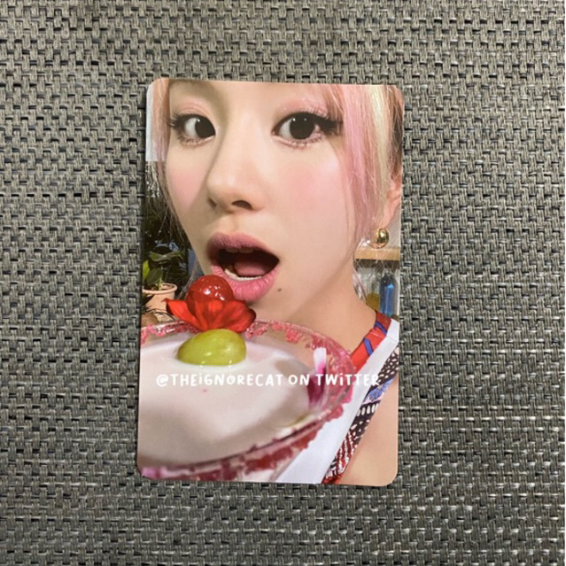 

Chaeyoung taste of love photocard