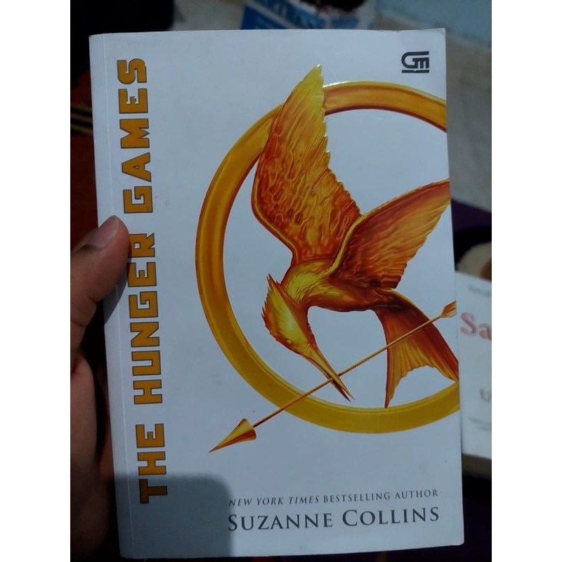[PRELOVED] THE HUNGER GAMES - SUZANNE COLLINS