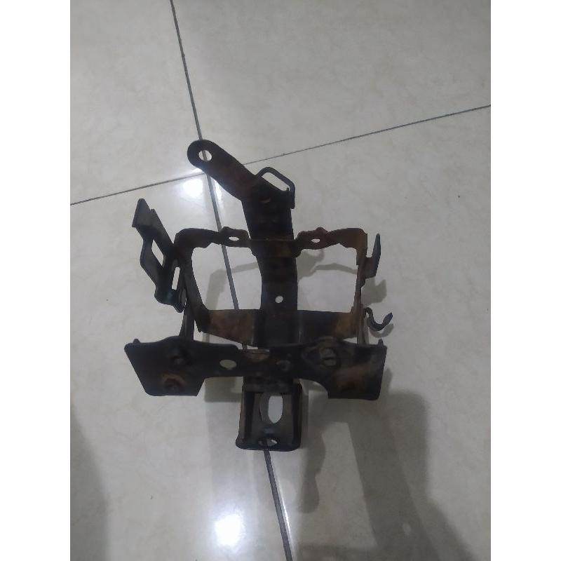 breket panel dudukan pangkon aki Vario techno 110 karbu orijinal