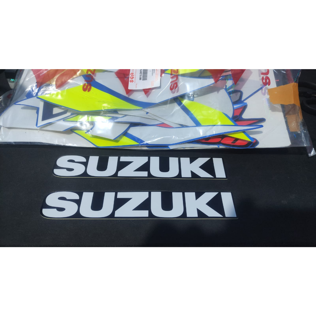 stiker undercowling gsx r150 hitam