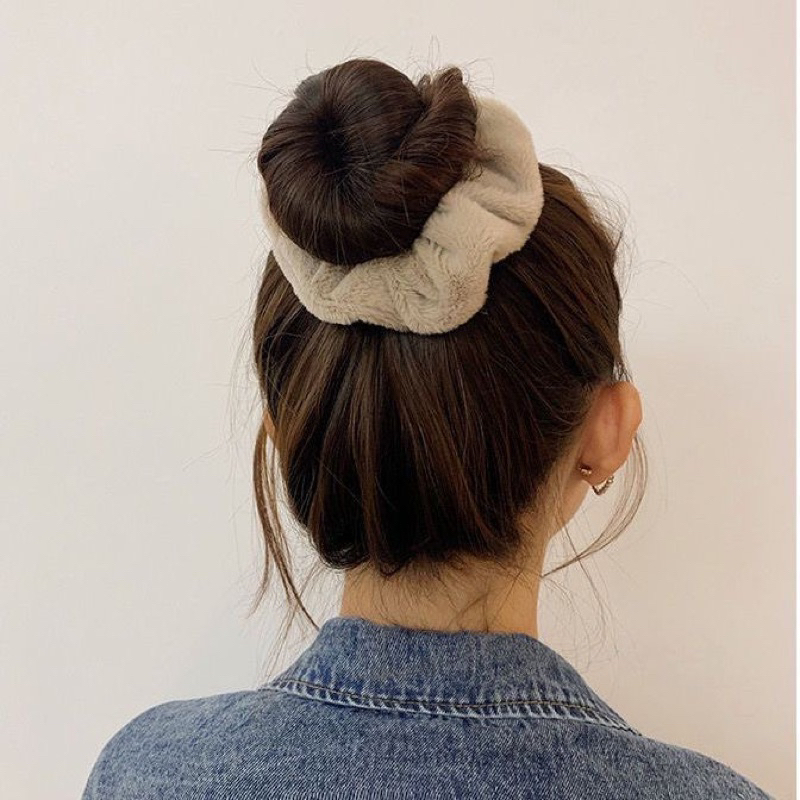 Ikat Rambut Scrunchie Korea / Kunciran Cepol Rambut Lingkar Besar Bulu Lembut Motif Polos Aksesoris Fashion