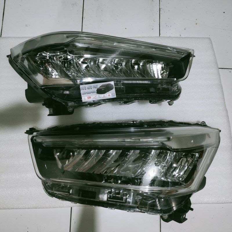 Headlamp lampu depan Toyota Raize