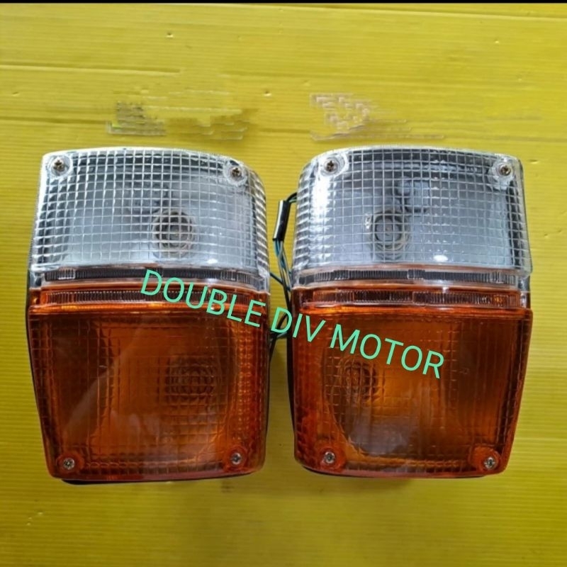 Lampu sen depan Toyota Hiace tua sepasang sudah ada bohlam