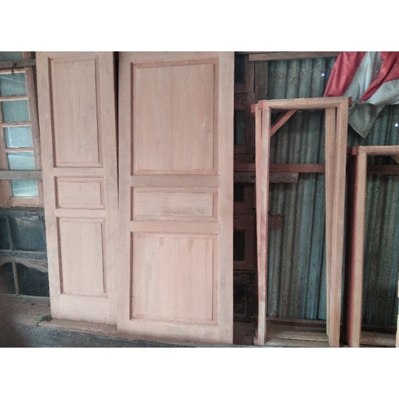 Pintu Kayu Meranti