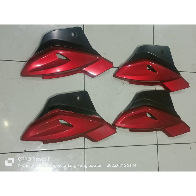 cover tutup accu sebelah kiri bajaj pulsar 180 cc 200 cc dan 220 cc