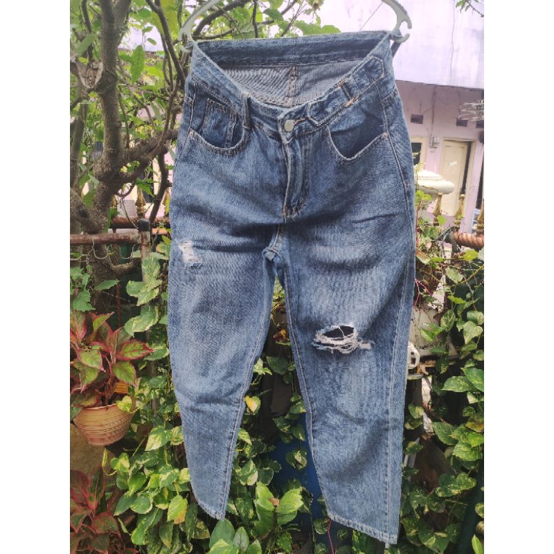 preloved ripped jeans